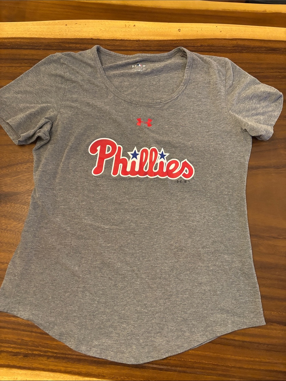 Under Armour Gray Phillies Logo Tee women’s size large